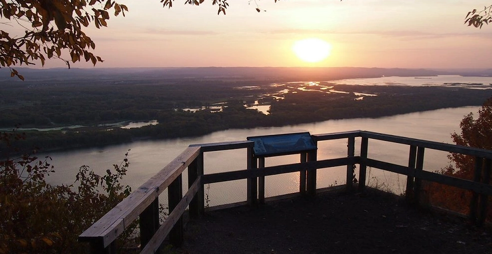 View from King's Bluff overlooking the Mississippi River Valley at Great River Bluffs State Park